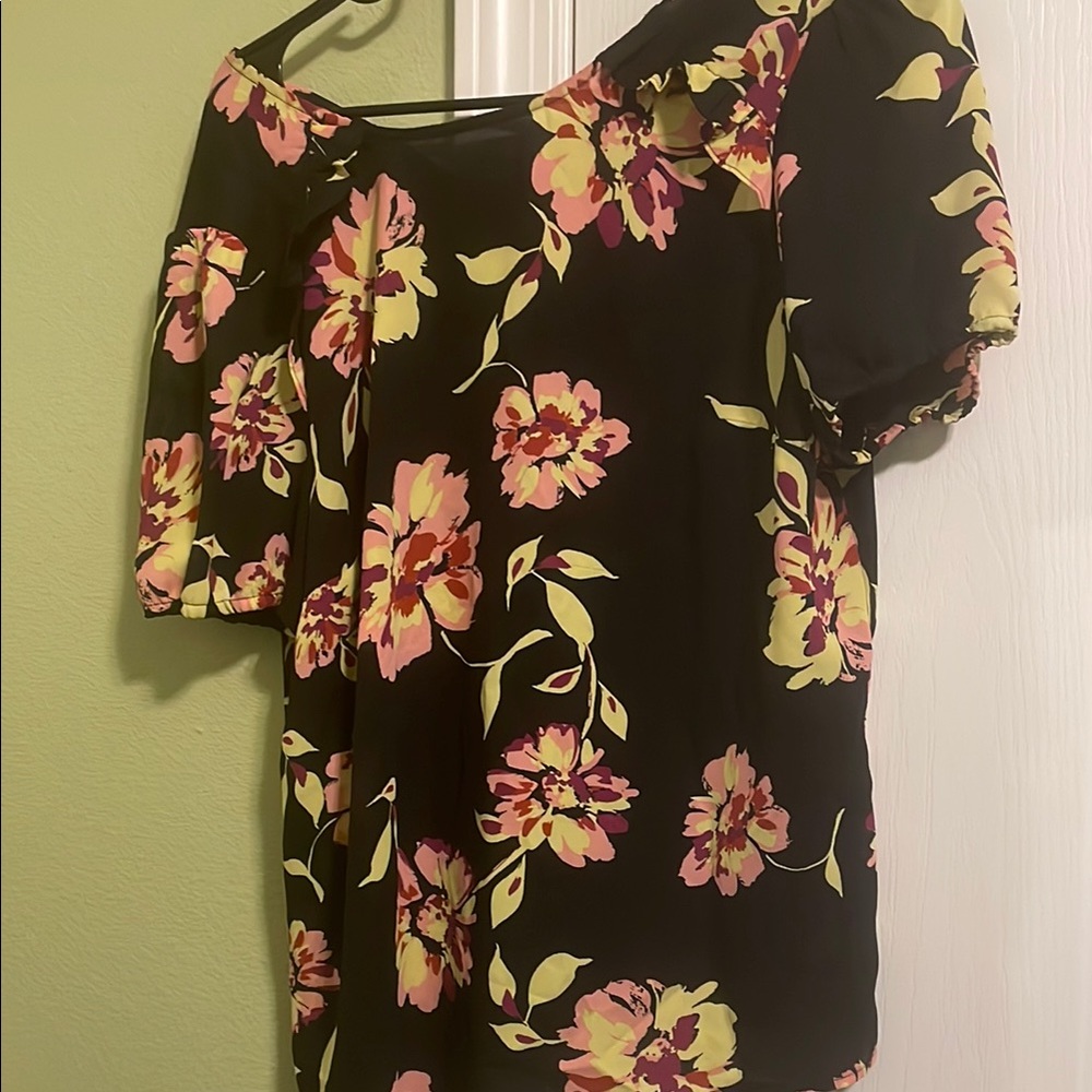Floral Top - Black and Pink